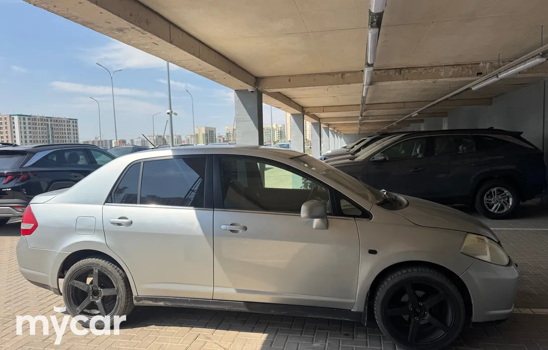 Nissan Tiida 2007