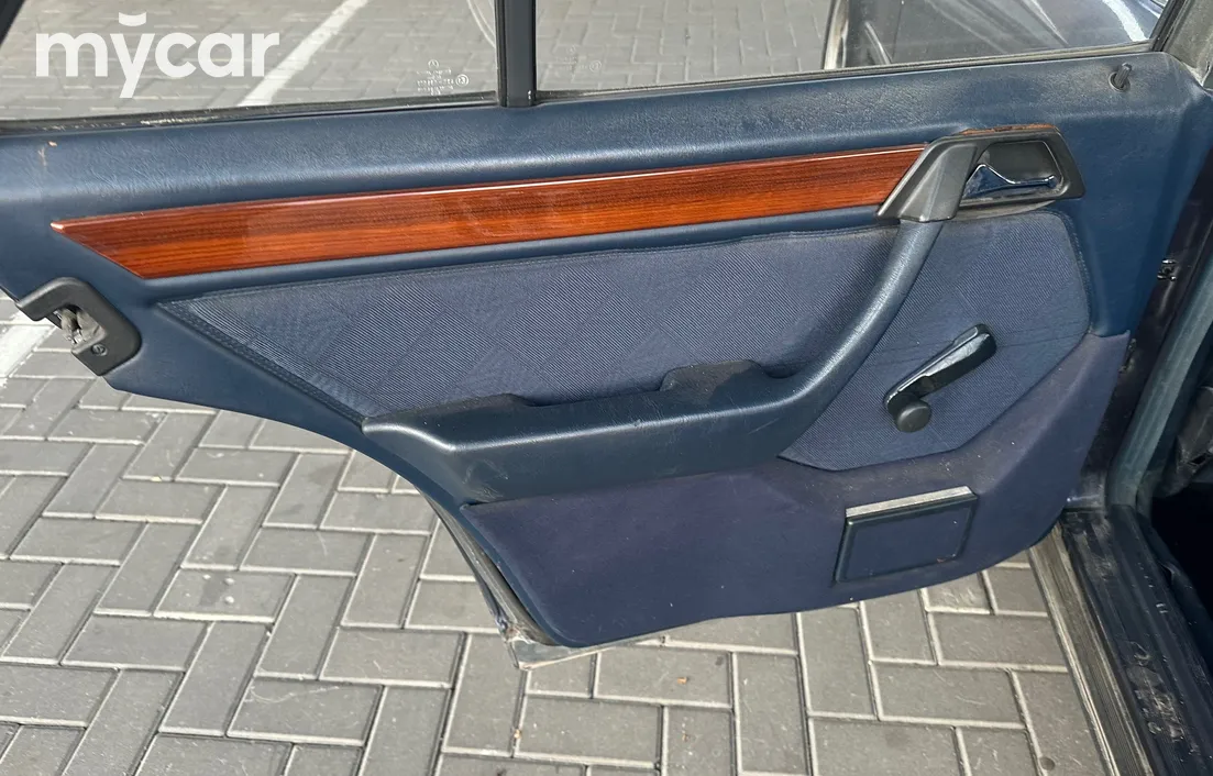 Mercedes-Benz W124 1987