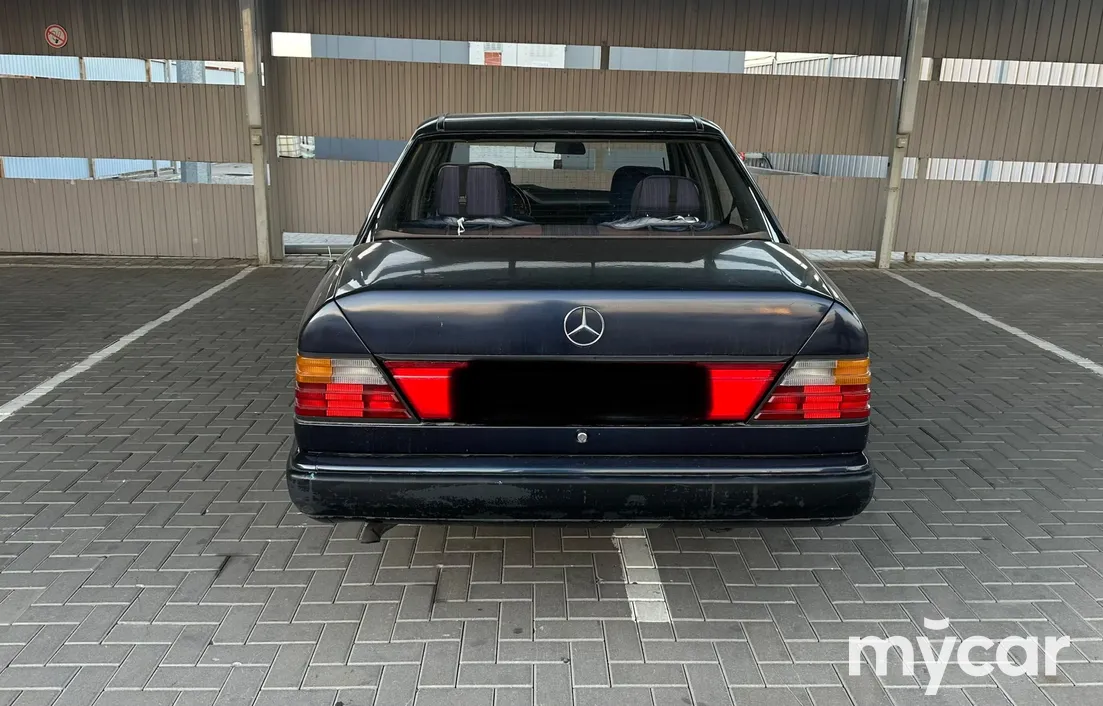 Mercedes-Benz W124 1987