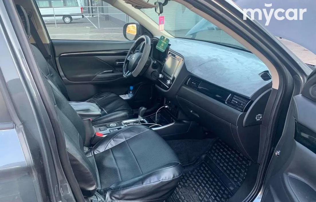 Mitsubishi Outlander 2021