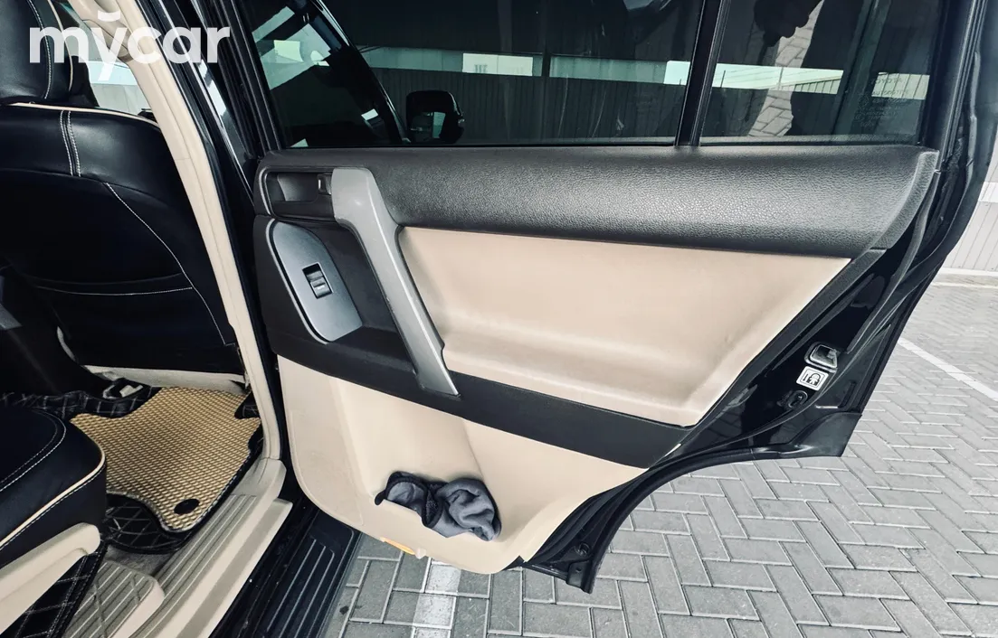 Toyota Land Cruiser Prado 2013