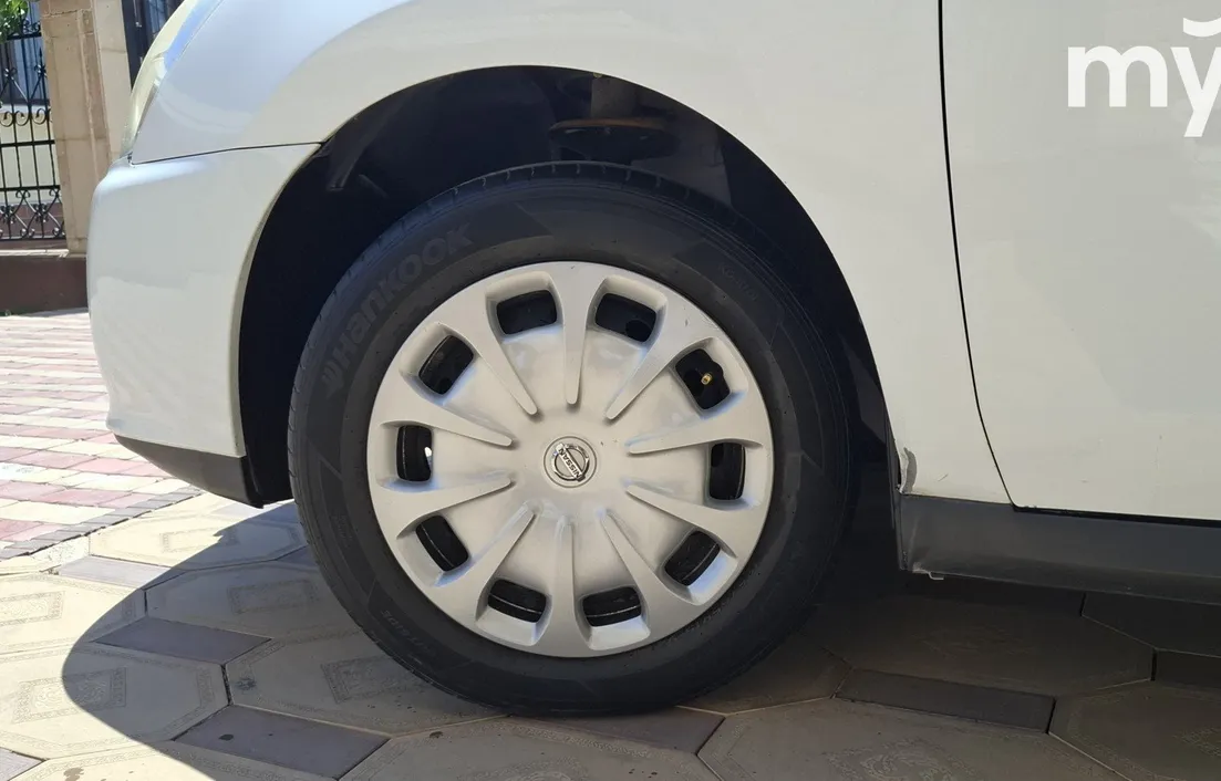 Nissan Almera 2015