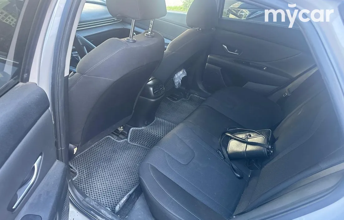 Hyundai Elantra 2021