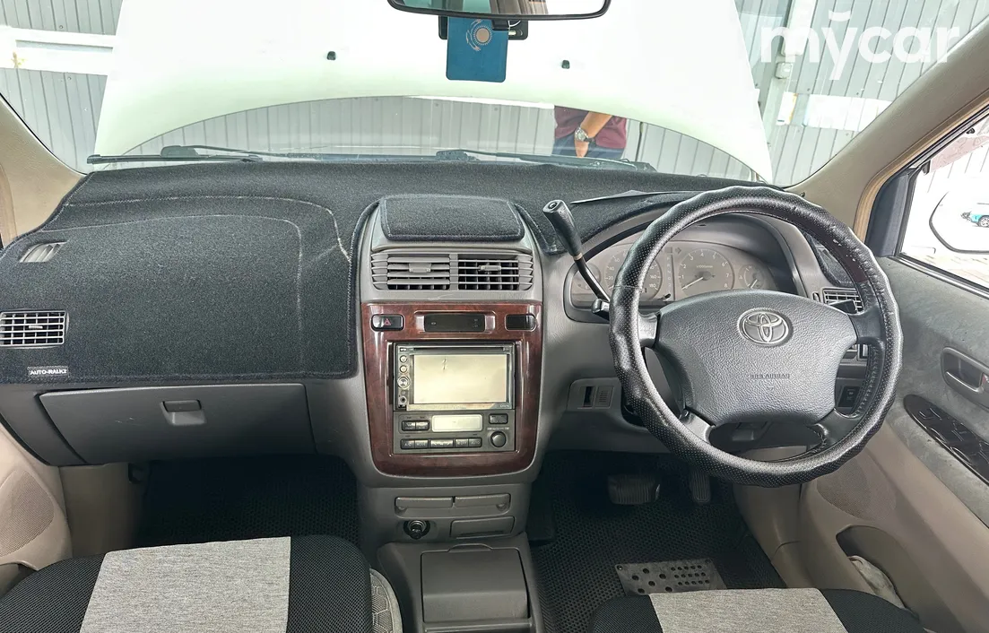 Toyota Gaia 1998