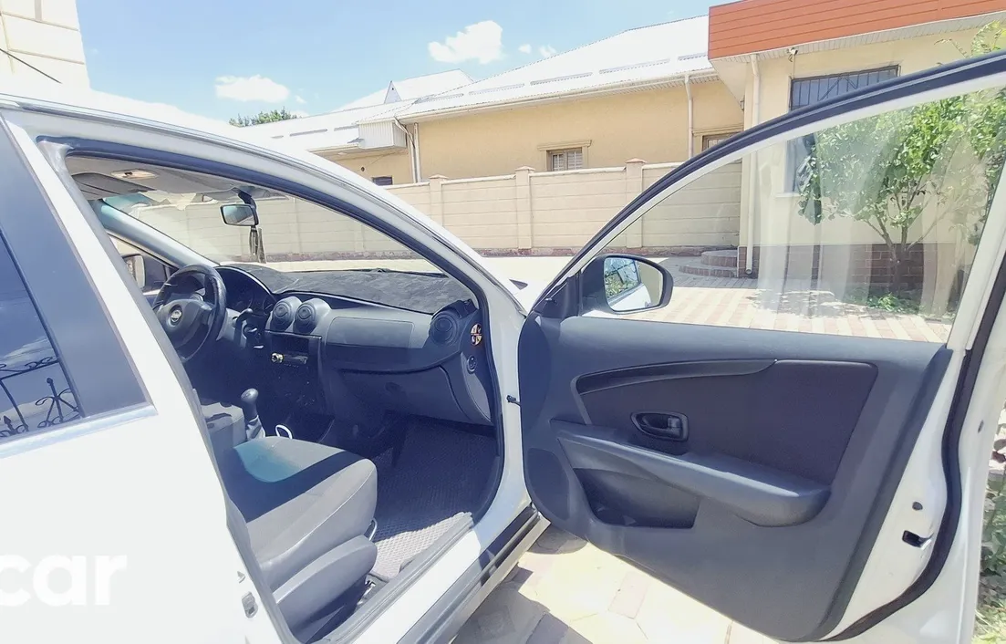 Nissan Almera 2015