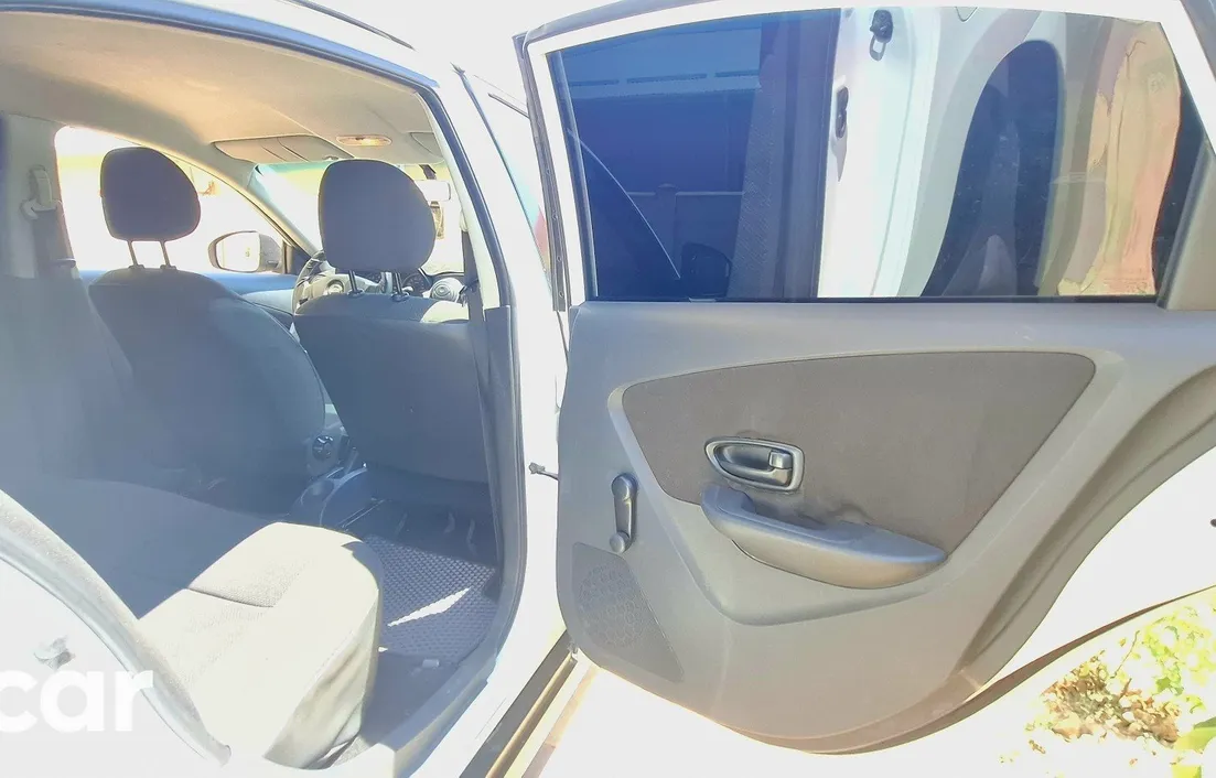 Nissan Almera 2015