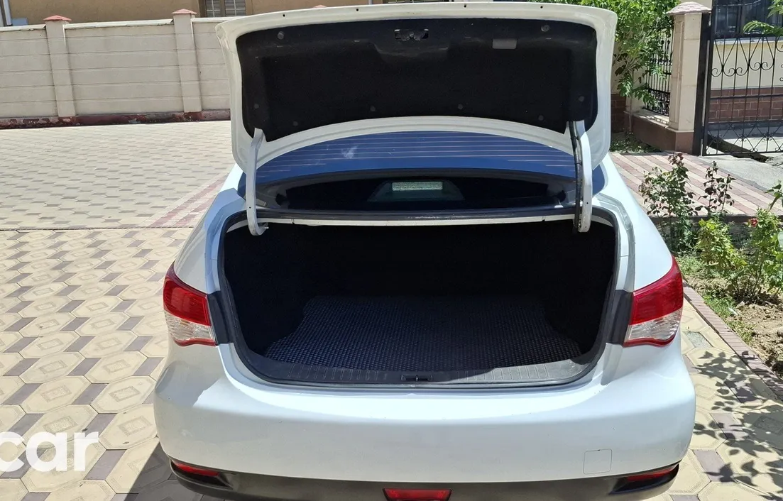 Nissan Almera 2015