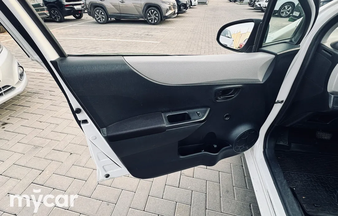 Toyota Yaris 2012