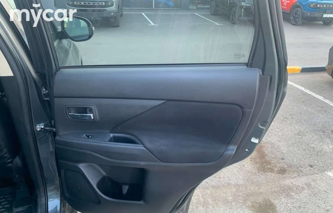 Mitsubishi Outlander 2021