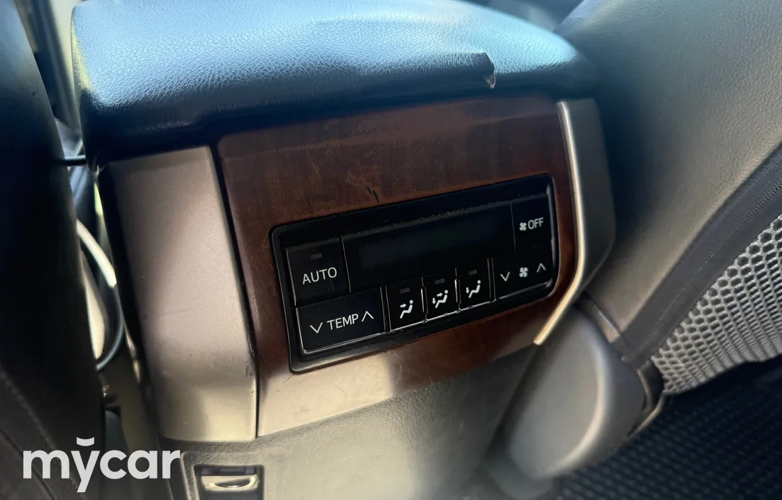 Toyota Land Cruiser Prado 2013