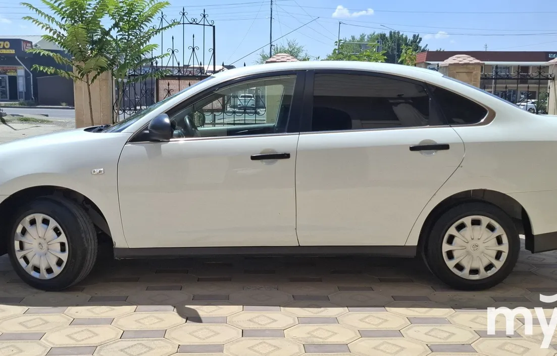 Nissan Almera 2015