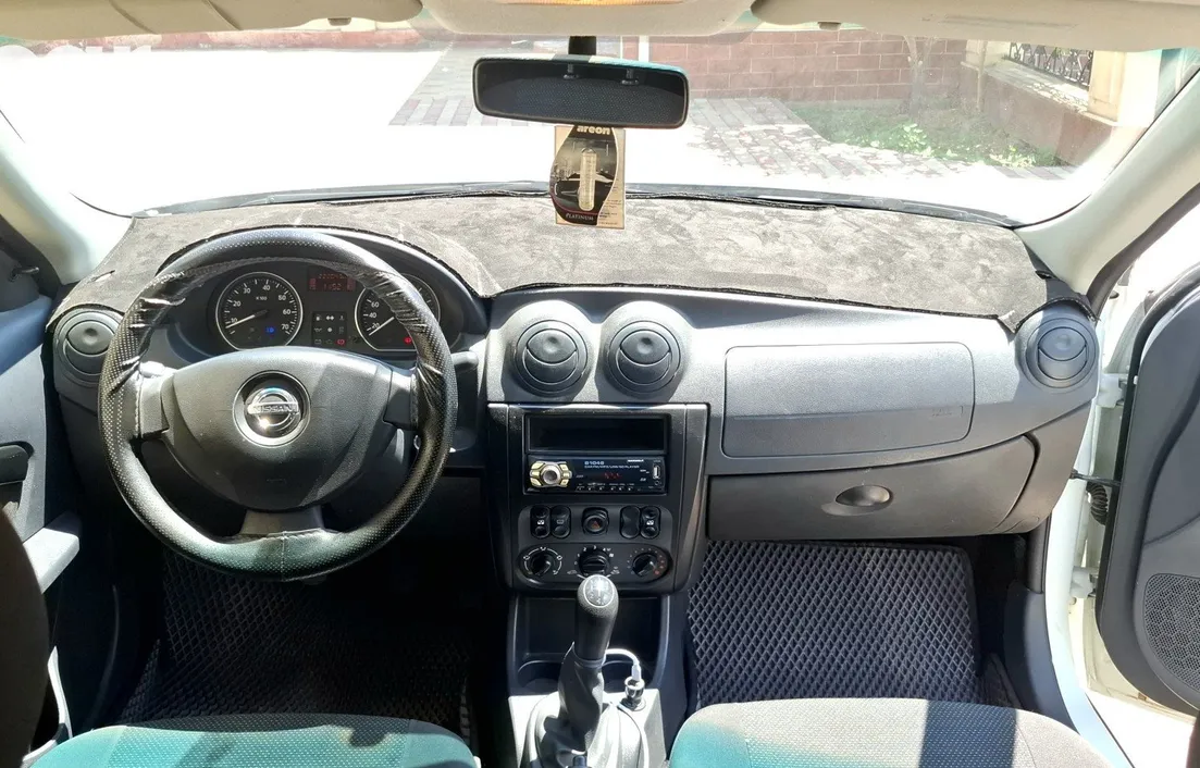 Nissan Almera 2015