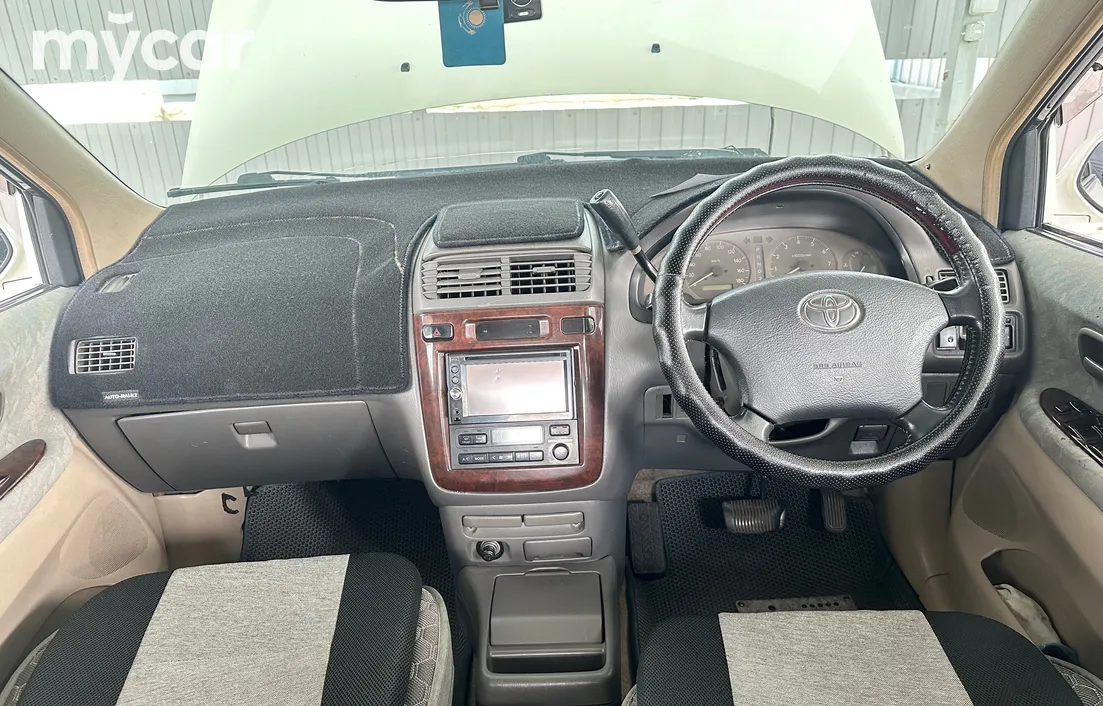 Toyota Gaia 1998