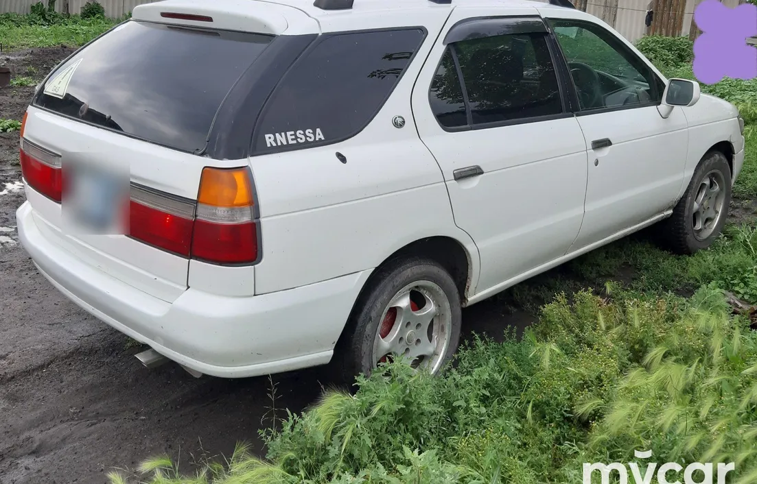 Nissan R'nessa 1998