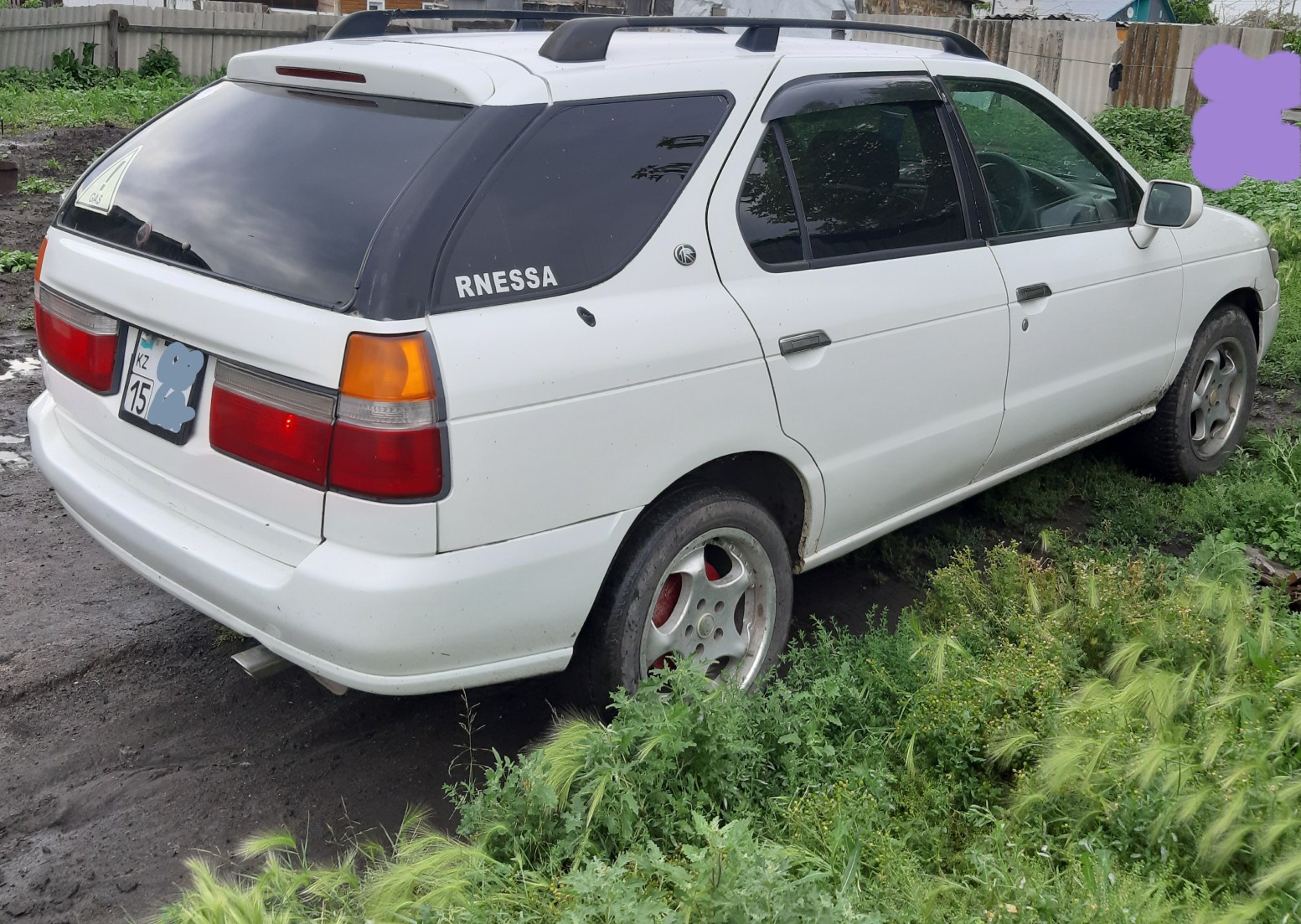 Nissan R'nessa 1998