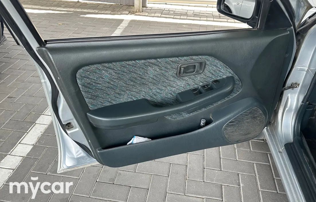Nissan Almera 1995