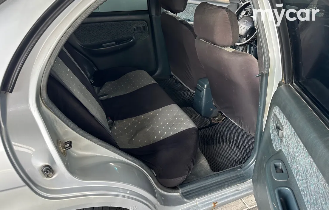 Nissan Almera 1995