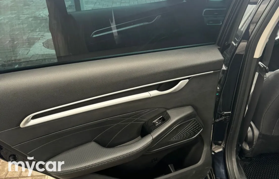 Geely Emgrand 2023