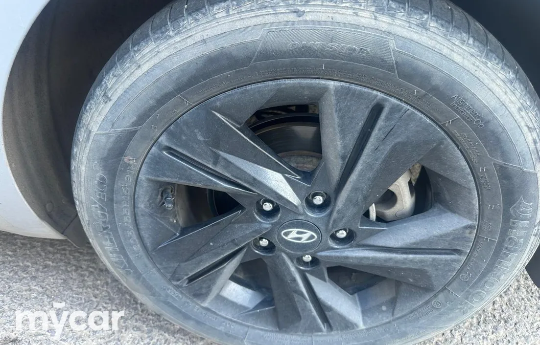 Hyundai Elantra 2021