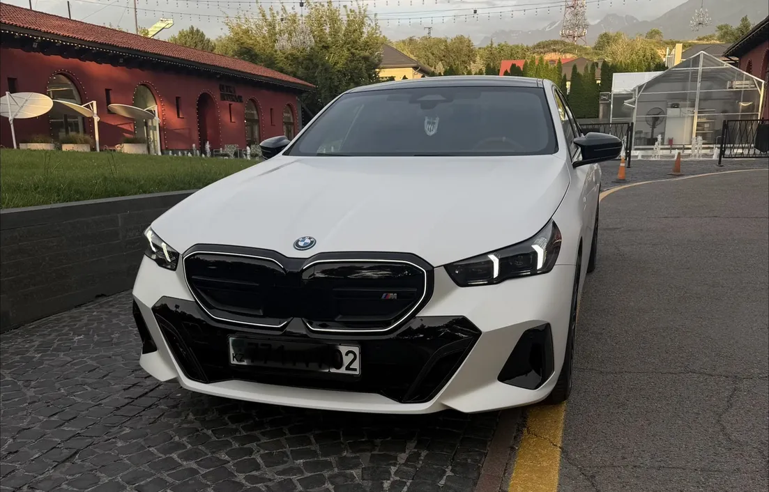 BMW i5 2024