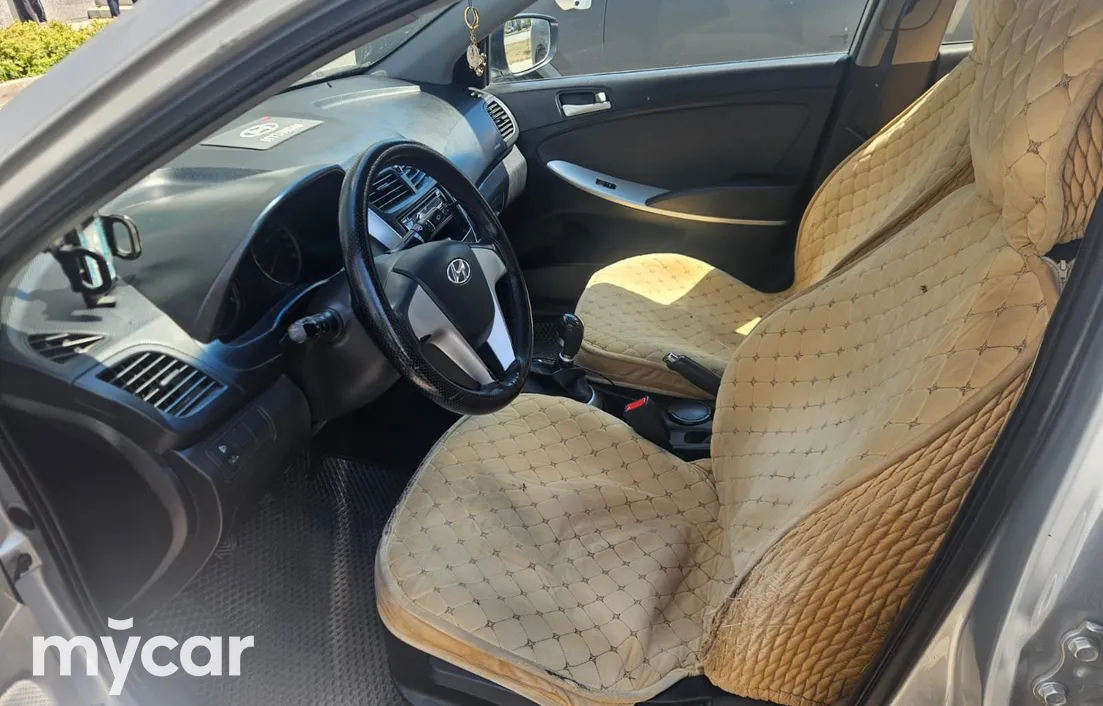 Hyundai Accent 2014