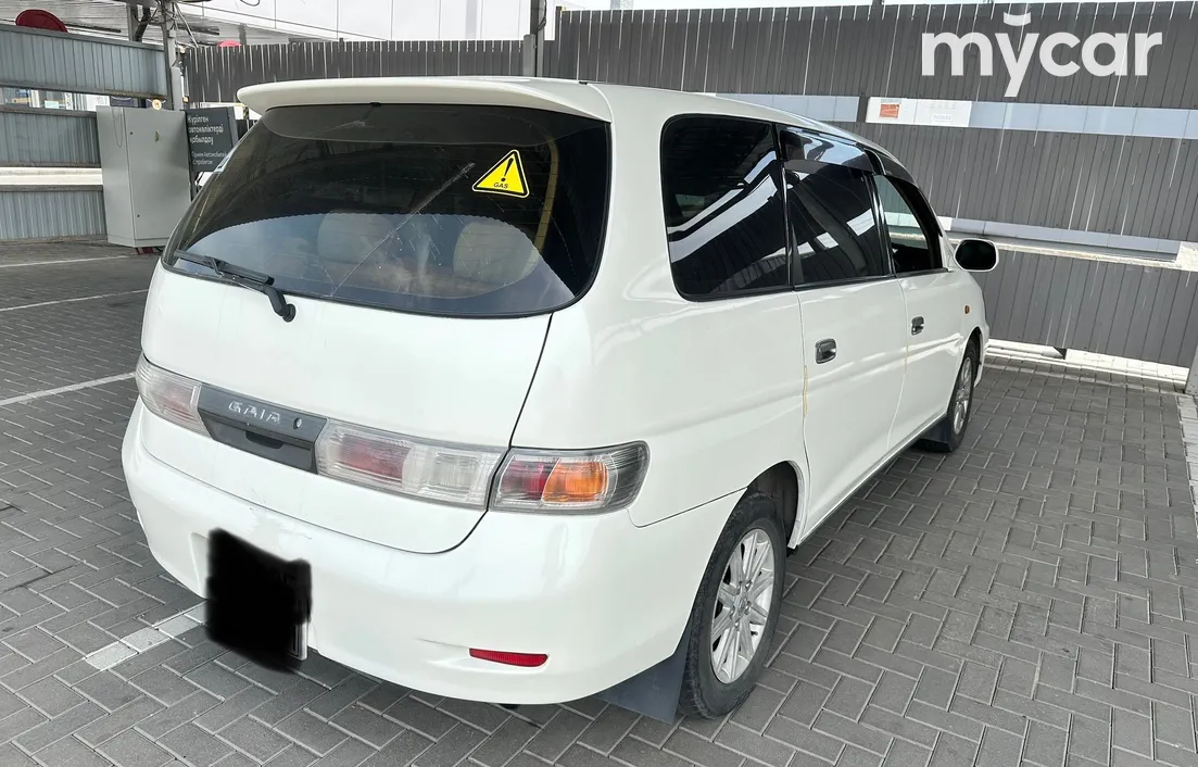 Toyota Gaia 1998
