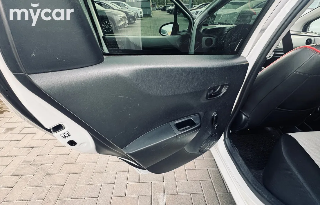 Toyota Yaris 2012