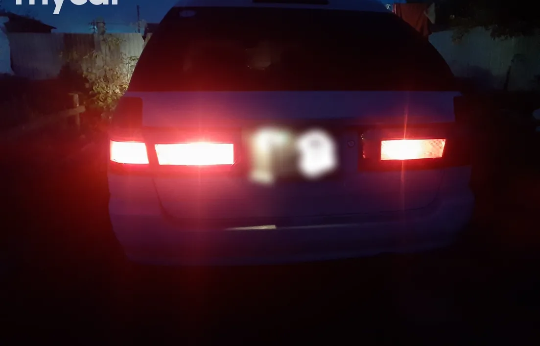Nissan R'nessa 1998