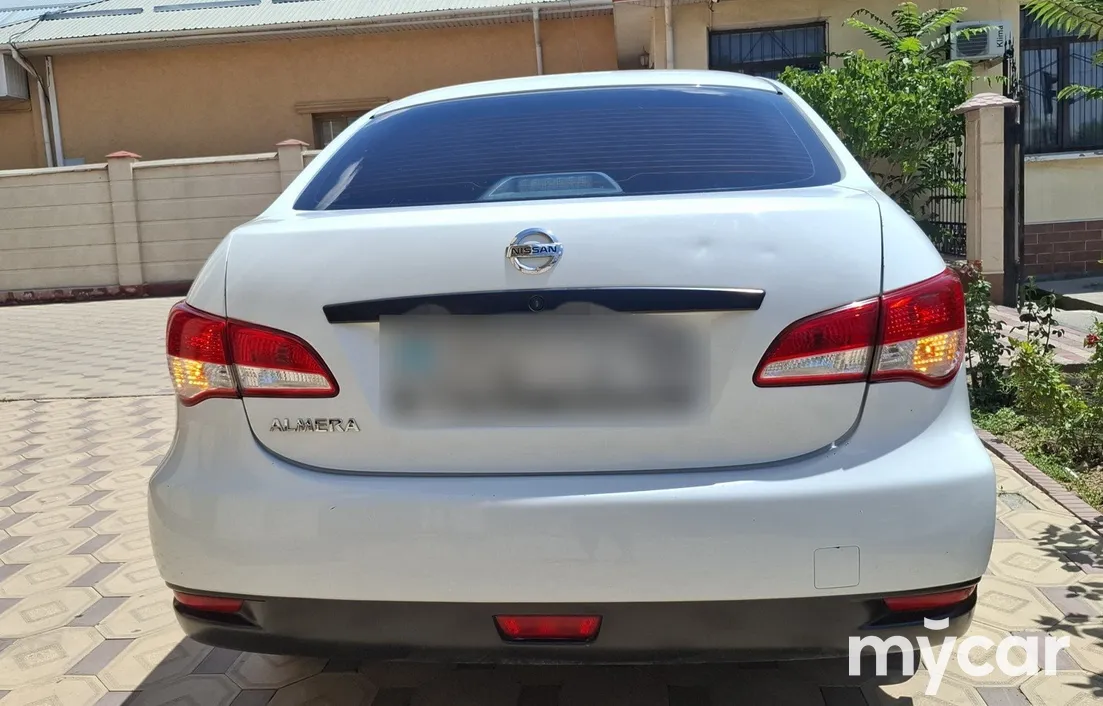 Nissan Almera 2015
