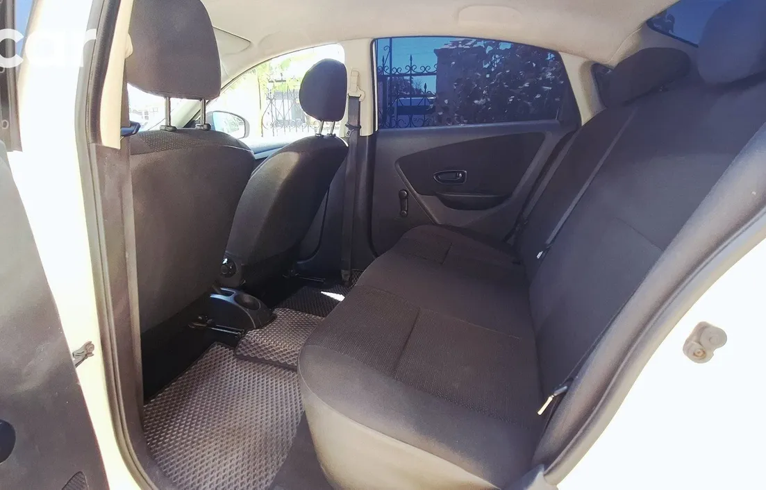 Nissan Almera 2015