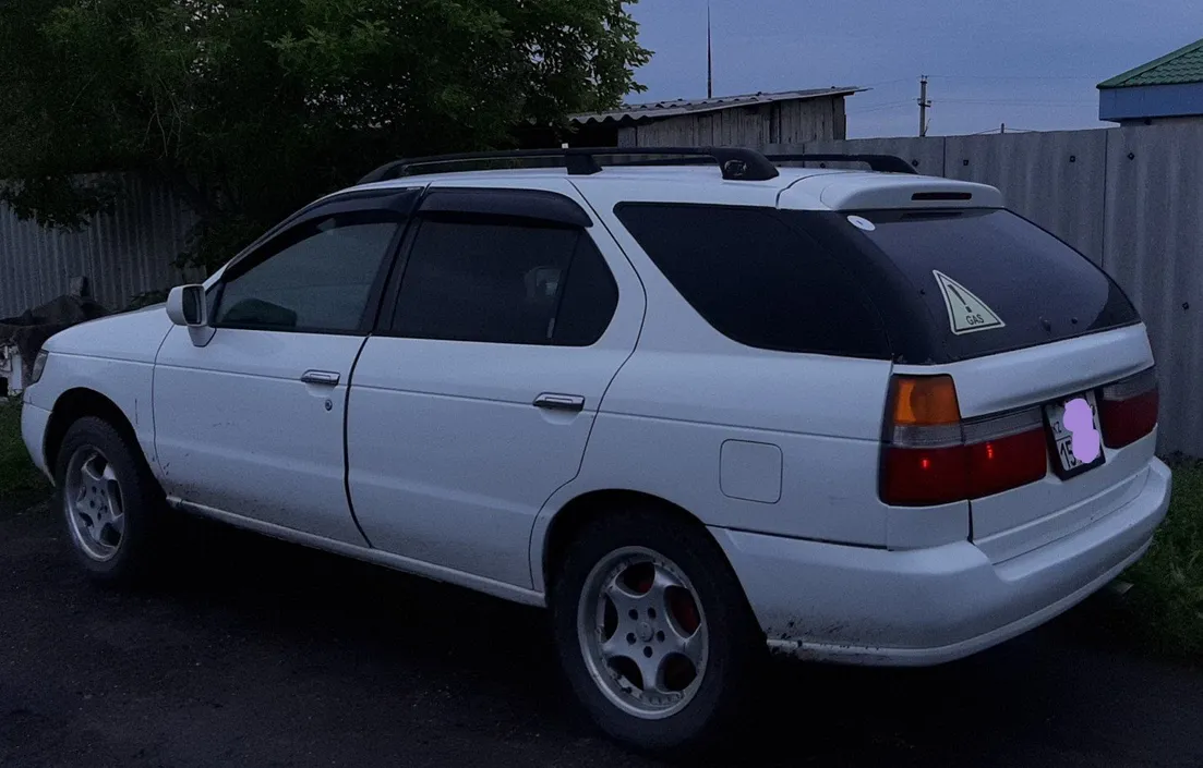 Nissan R'nessa 1998