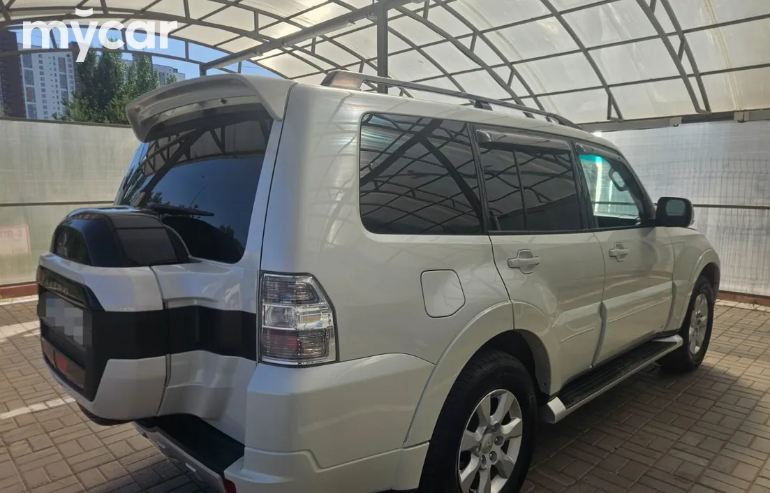 Mitsubishi Pajero 2015