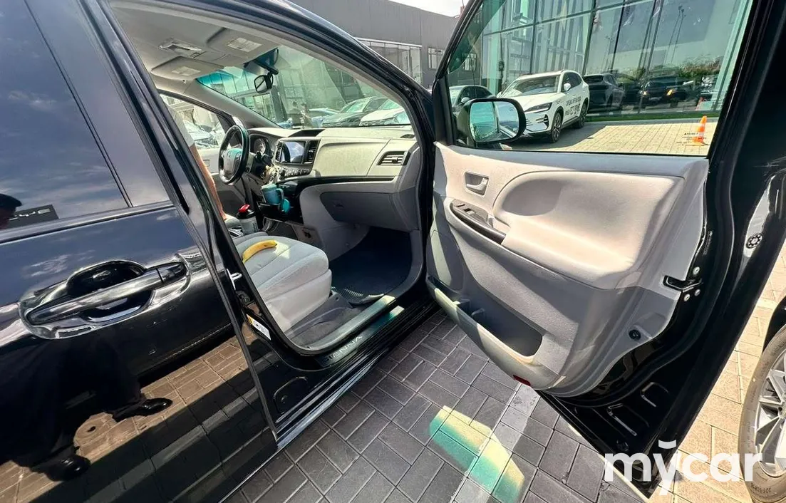 Toyota Sienna 2014