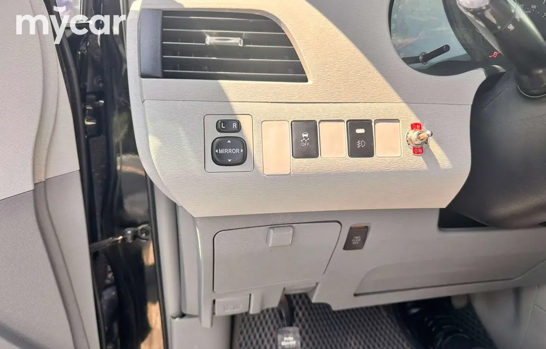 Toyota Sienna 2014