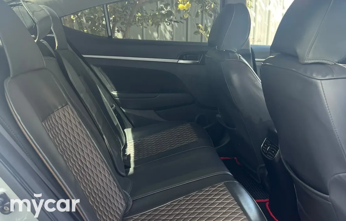 Hyundai Elantra 2020