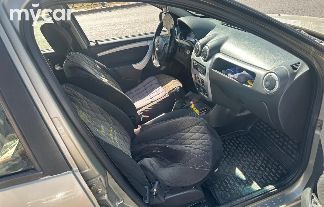 Renault Sandero 2010
