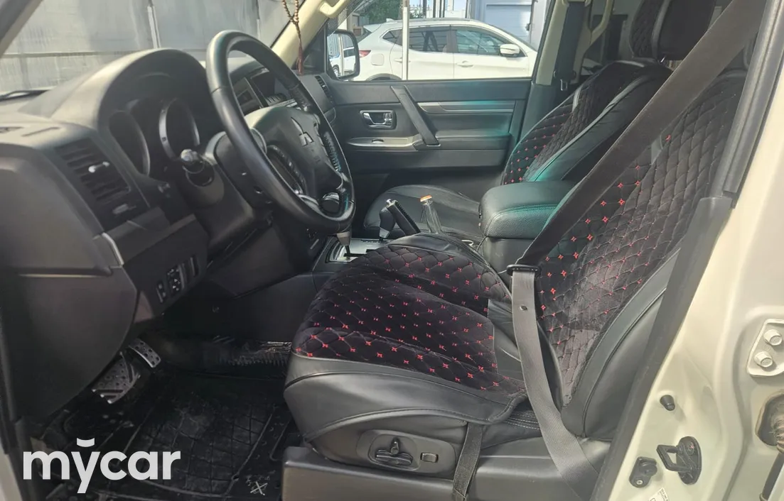 Mitsubishi Pajero 2015
