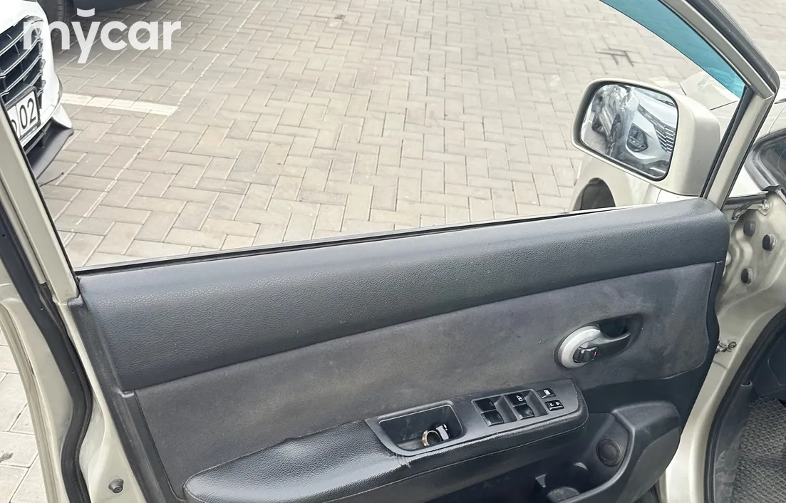 Nissan Tiida 2007