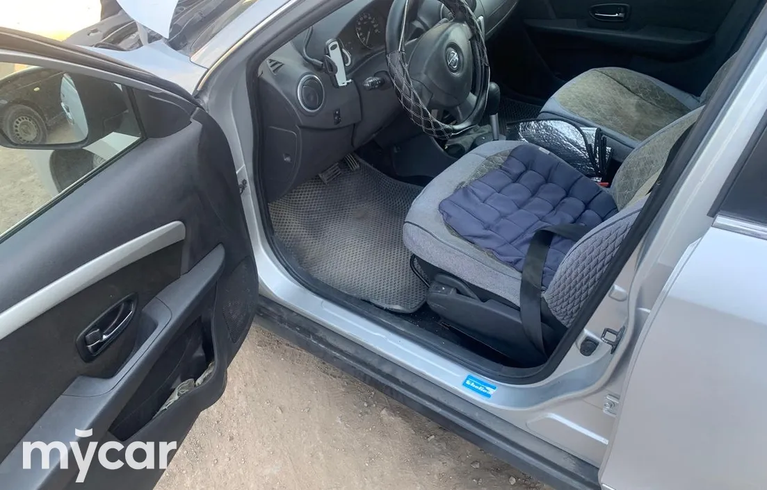 Nissan Almera 2014