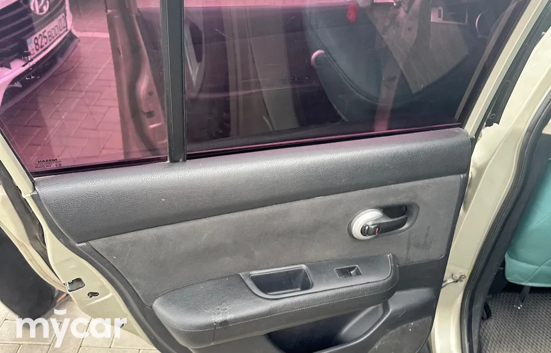 Nissan Tiida 2007