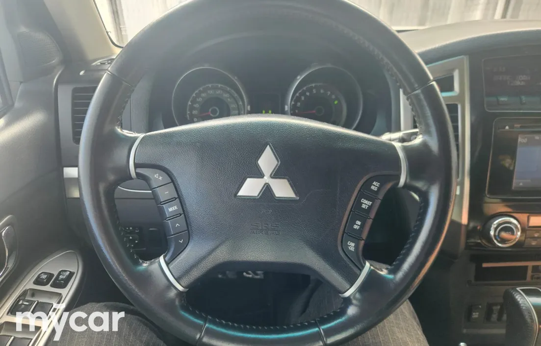 Mitsubishi Pajero 2015