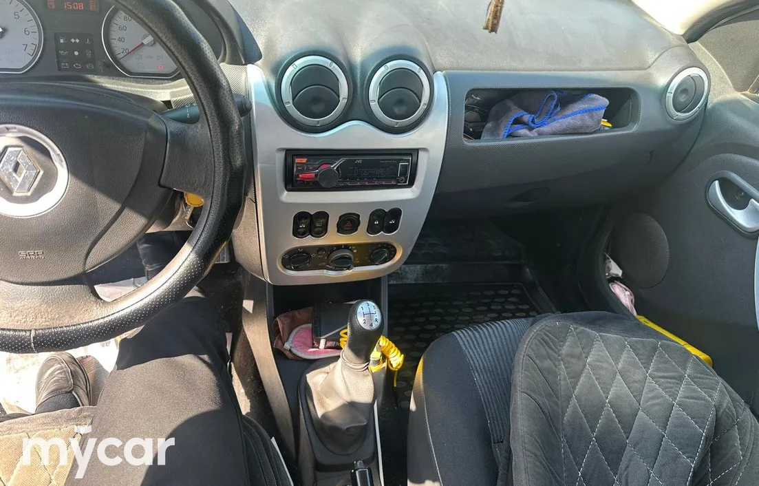 Renault Sandero 2010
