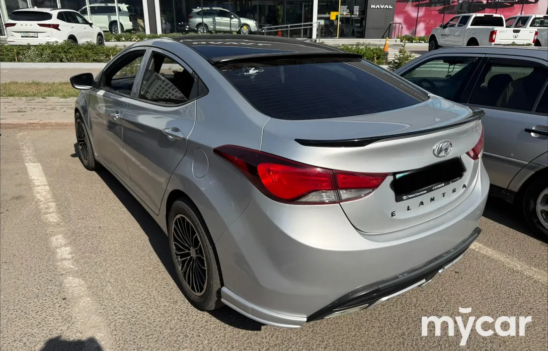 Hyundai Elantra 2013