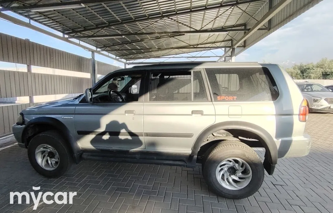 Mitsubishi Montero Sport 2000