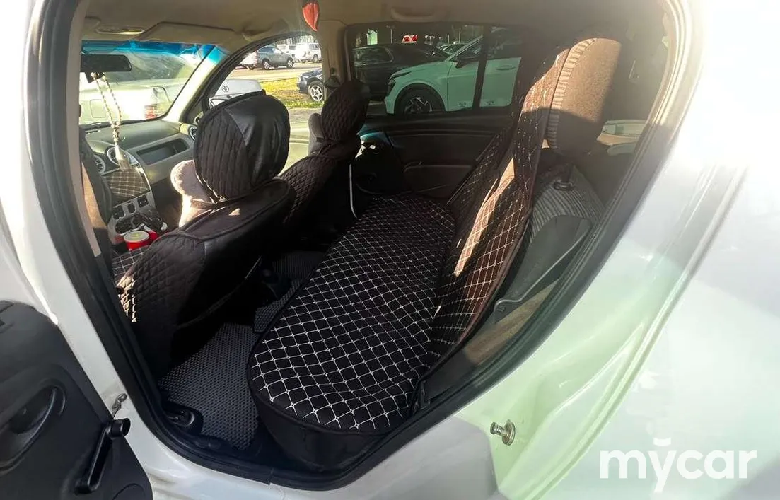 Renault Sandero 2012