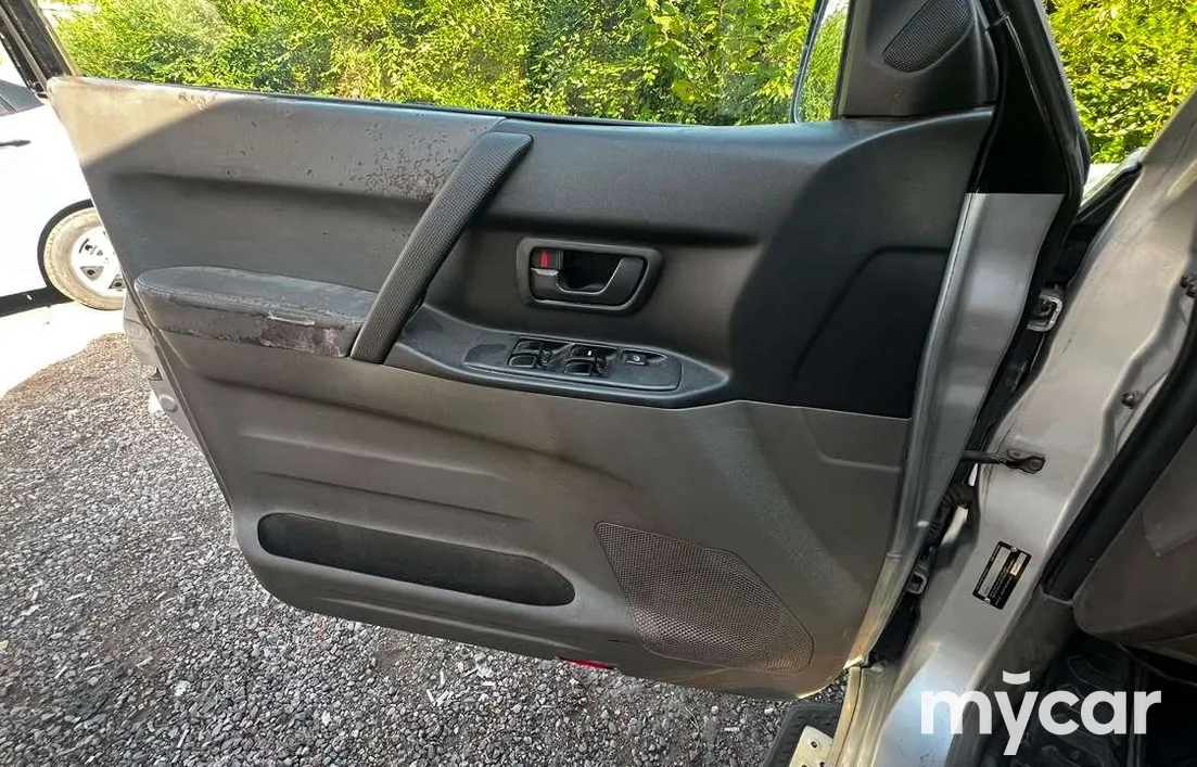 Mitsubishi Pajero 2002