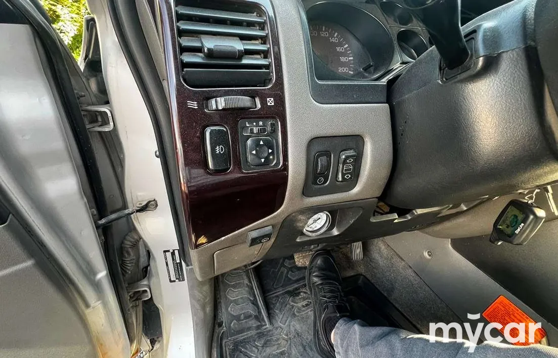 Mitsubishi Pajero 2002