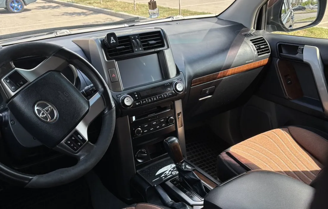Toyota Land Cruiser Prado 2012
