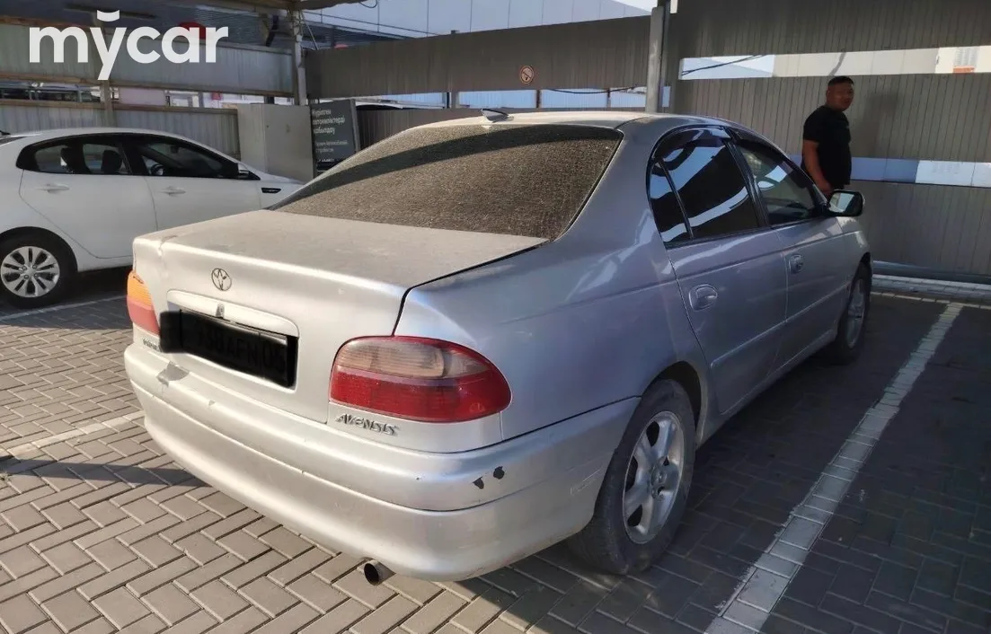 Toyota Avensis 2001