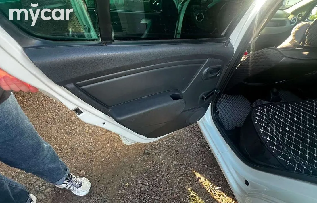 Renault Sandero 2012